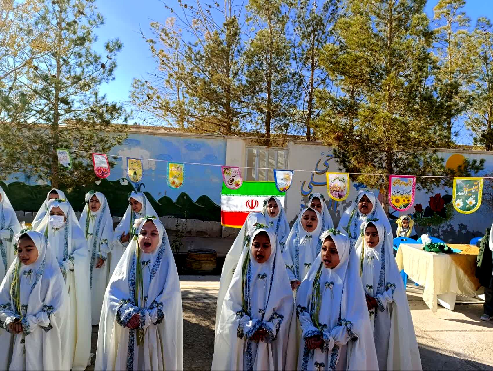 شور و هیجان هفته فرهنگ و هنر در دبستان خدیجه کبری ابرکوه