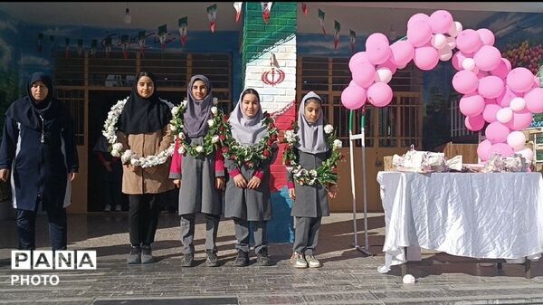  مراسم تجلیل از دانش‌آموزان برتر دبستان پنجم مهر