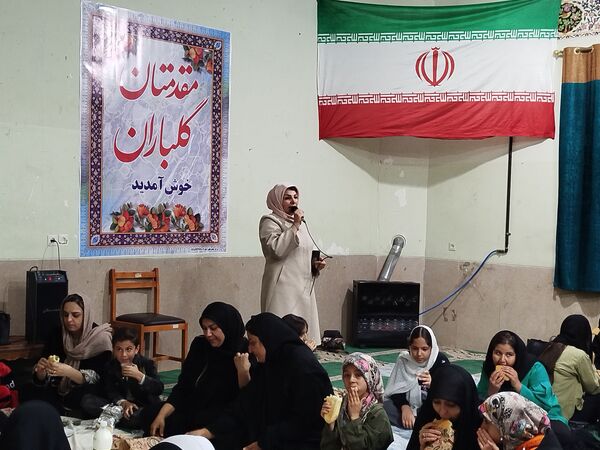 ضیافت افطاری دانش‌آموزان دبیرستان دختران فروزان ناحیه سه شیراز