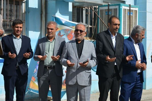 برگزاری جشن شکوفه‌های کلاس اولی دربهارستان‌دو