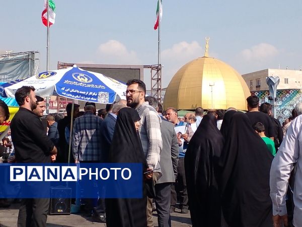 تشیع پیکر مطهر شهید عباس نیلفروشان با حضور پر شور مردم