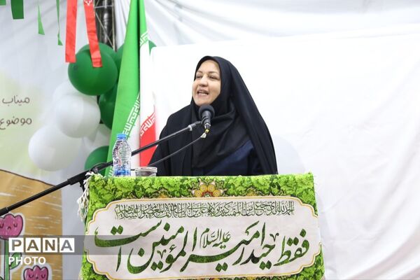 جلوه‌گری ارادت حیدری غدیرخم در غرفه آموزش و پرورش تبریز