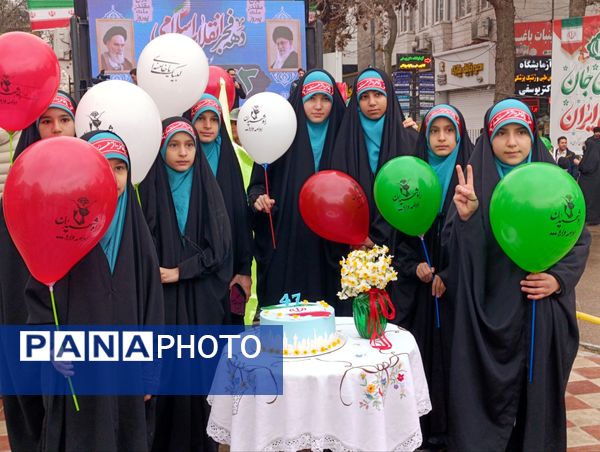 حضور چشمگیر مردم بجنورد در راهپیمایی ۲۲ بهمن