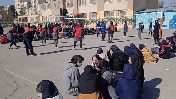 برپایی‌ نمایشگاه دست‌سازه‌های دانش‌آموزان در دبیرستان صیرفی ناحیه ۷ مشهد