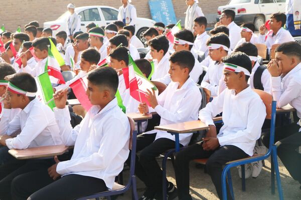 زنگ ایثار و مقاومت در مدارس ریگان 