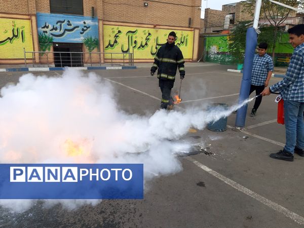 مانور زلزله و ایمنی در مدارس شهرستان ورامین 