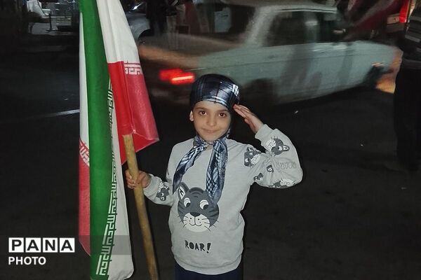 کوچک‌ترین حاضران شهرک انقلاب؛ کودکان در قاب یک اجتماع مردمی