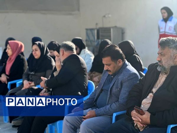 نواختن زنگ انقلاب در دبیرستان هیأت‌امنایی طه