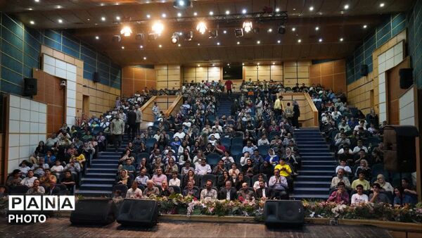 مراسم گرامیداشت ورود دانش آموزان پایه هفتم و معدل برتر دبیرستان بانو نجفی 
