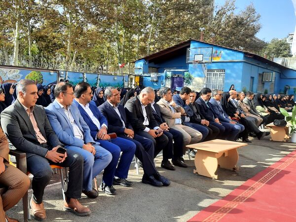 مراسم باشکوه زنگ ایثار و مقاومت در دبیرستان مصلی نژاد حضرت ام البنین
