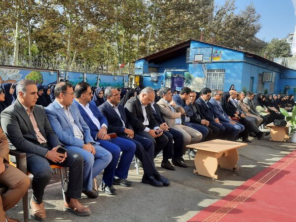 مراسم باشکوه زنگ ایثار و مقاومت در دبیرستان مصلی نژاد حضرت ام البنین