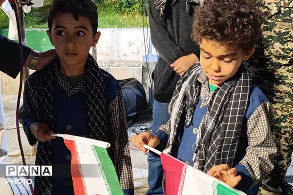 برنامه‌های متنوع فرهنگی دبستان پسرانه قدس ۱ در غرفه شهدای دانش‌آموز ورامین