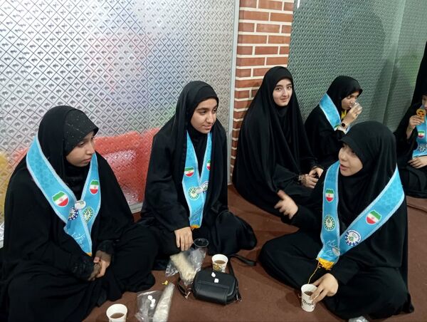 خادمان کوچک، ارادت بی کران
