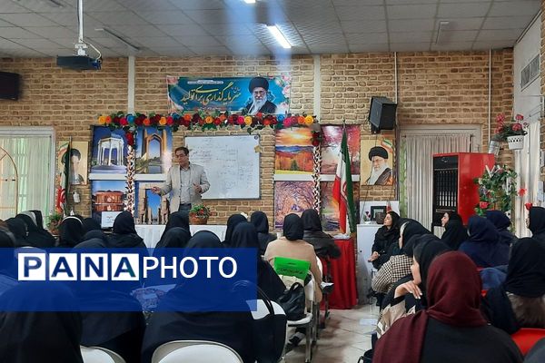 کارگاه استانی توانمندسازی مربیان پیش‌دبستانی و معلمان ابتدایی در دبستان دکتر محمدحسین کیهانی اسلامشهر