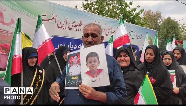 آیین استقبال از کاروان خانواده شهدای میناب 