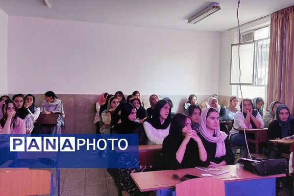 برگزاری همایش انتخاب رشته کنکور سراسری در مدرسه شهید راستی پردیس 