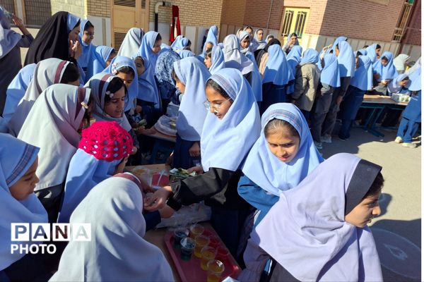 بازارچه دانش‌آموزی در دبستان ظریف کار فرد 2 شیراز