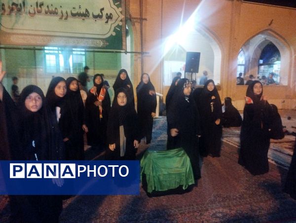 خدمت‌رسانی فرهنگیان و دانش‌آموزان پیشتاز زنجانی در موکب هیات رزمندگان ایجرود