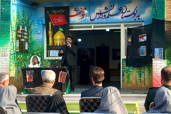 سوگواری فرهنگیان و دانش‌آموزان شهرستان قرچک در مدرسهٔ متوسطه اول بنیاد پانزده خرداد 