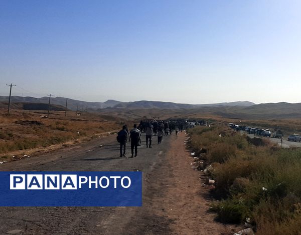  کاروان زائرین پیاده دانش‌آموزی در نیشابور