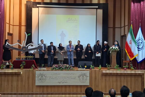 تجلیل از برگزیدگان جشنواره بزرگ جوانه در مجتمع آموزشی و فرهنگی علوم پزشکی شیراز 