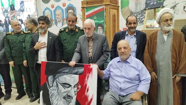 مراسم اولین سالگرد شهادت  سید حسن نصرالله، شهید حاج عباس نیلفروشان و سید هاشم صفی الدین در گلستان شهدا اصفهان 