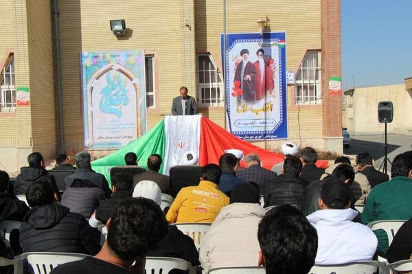 طنین زنگ انقلاب در هنرستان فارابی؛ آغاز شور و جشن دهه فجر در شهرستان سملقان