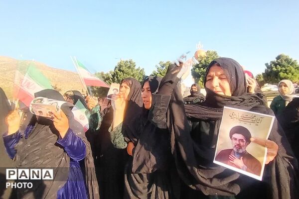 بیعت دانش‌آموزان دیشموکی  با رهبر انقلاب