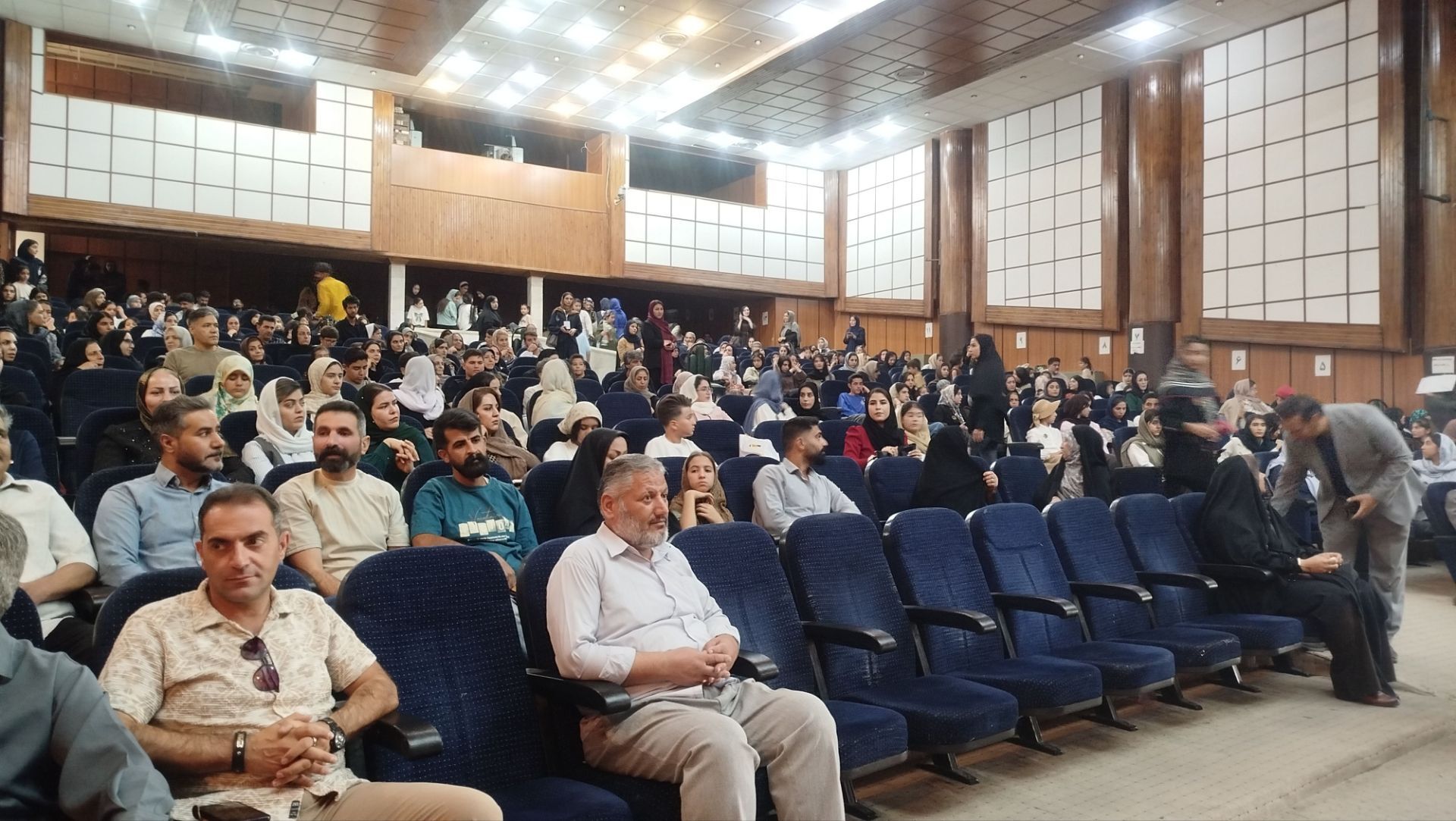 افتتاح نمایشگاه نقاشی هنرهای تجسمی با ۱۷۰ اثر هنرمندان در تویسرکان