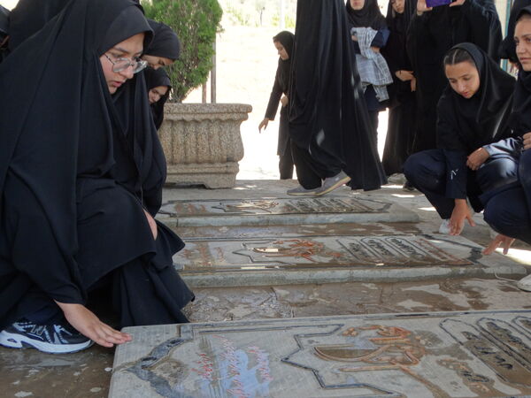 بازدید دانش‌آموزان از موزه دفاع مقدس شهرکرد