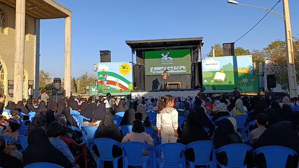 تماشاخانه سیار در شهر سفیددشت 
