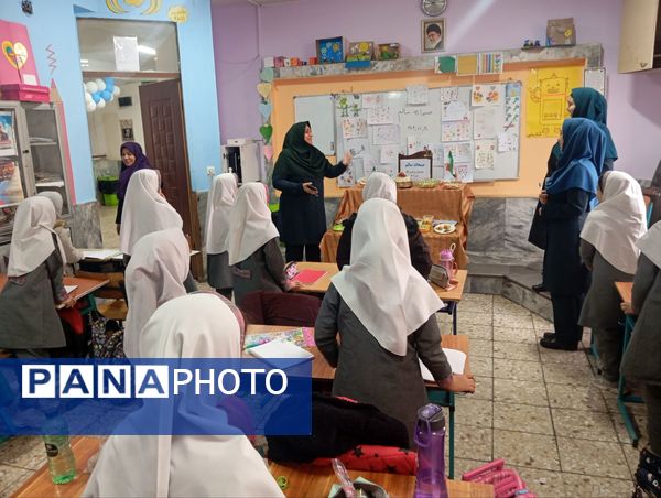 صبحانه سلامت با تم پرچم در دبستان نرجس 