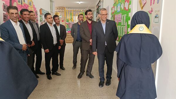 بازدید مسئولین استانی  از دبیرستان فرزانگان
