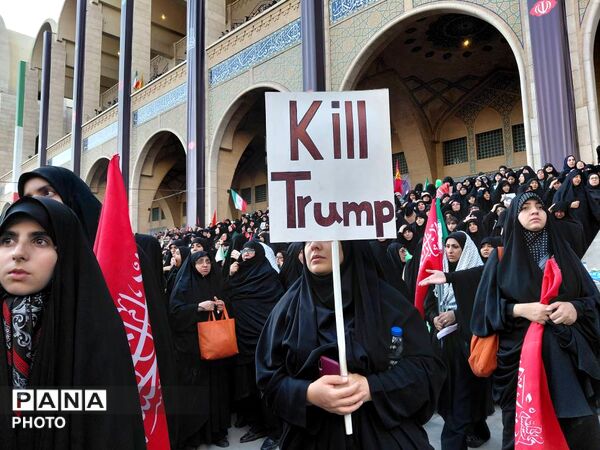 تهران در تب وداع با رهبر  مقتدر شهید
