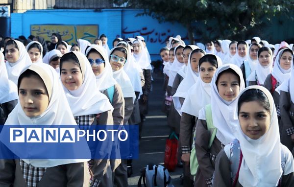 صبحگاهی غرق در علم و شادمانی در آموزشگاه جمهوری اسلامی ناحیه یک شهرستان بهارستان 