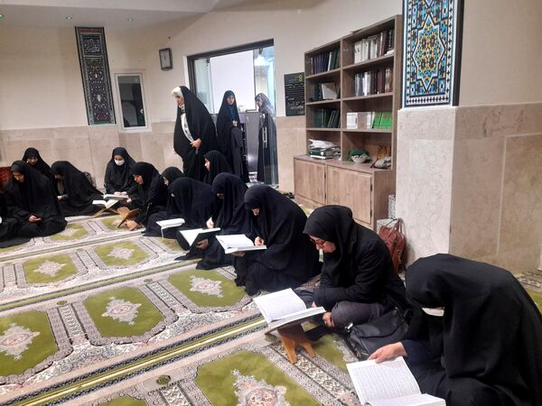 جزء خوانی قرآن کریم در حوضه بسیج خواهران آشخانه