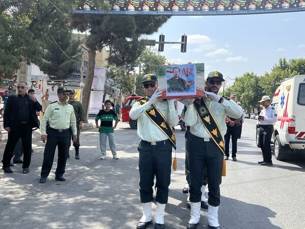 تشییع پیکر شهید ایمان وحیدی در آشخانه