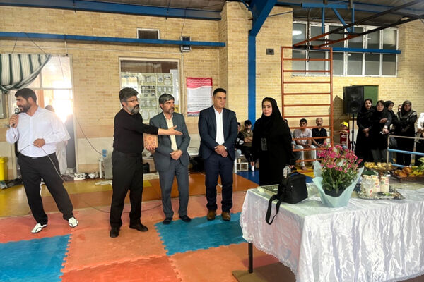 تجلیل از خیرخانه تکواندو آباده و اهدا مدال به تکواندوکاران مسابقات استانی