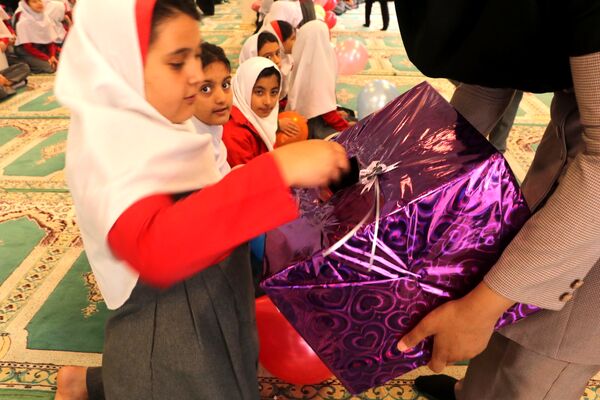 کارناوال شادی سازمان دانش‌آموزی به مناسبت روز دختر در دبستان پیامبر اعظم
