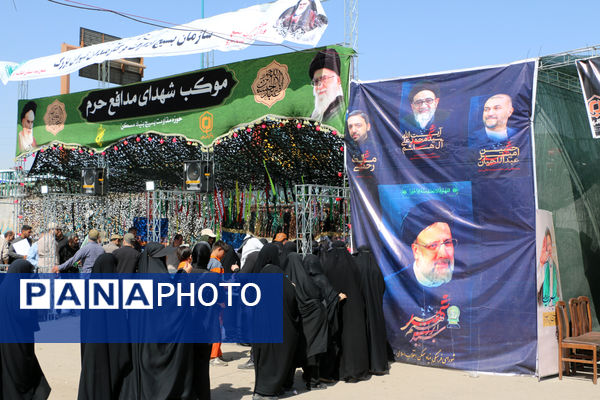 جلوه‌هایی از حضور نوجوانان در مراسم سالگرد ارتحال امام خمینی(ره)