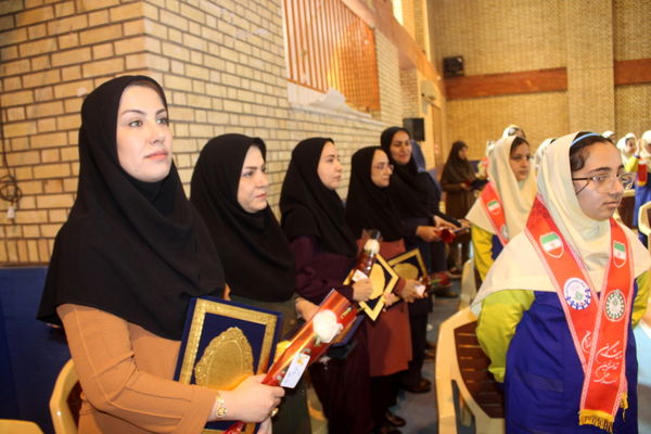 آیین سپاس معلم در دبستان دخترانه شهید باهنر بوشهر