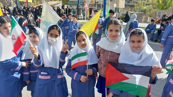 راهپیمایی یوم الله ۱۳ آبان در بلده مازندران