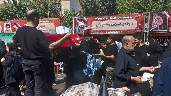 جاماندگان اربعین در خیابان ۱۷ شهریور هم‌قدم با زائران کربلا