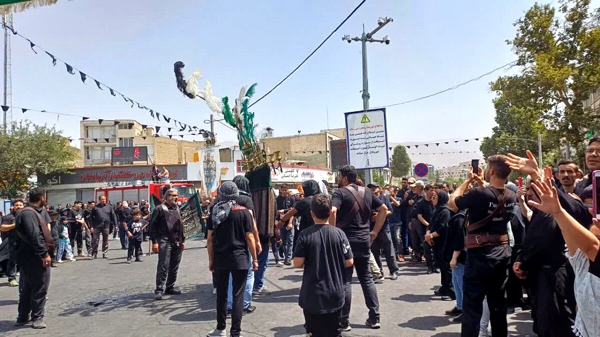  مراسم باشکوه ظهر عاشورا در امامزاده حسن کرج