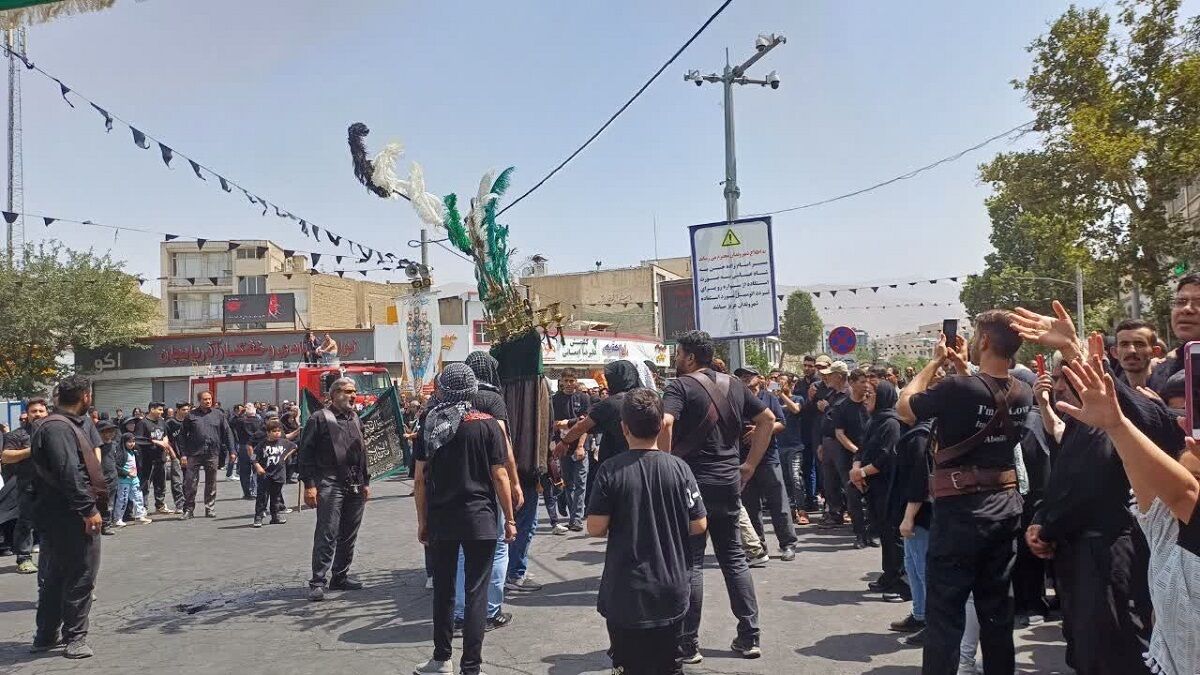  مراسم باشکوه ظهر عاشورا در امامزاده حسن کرج