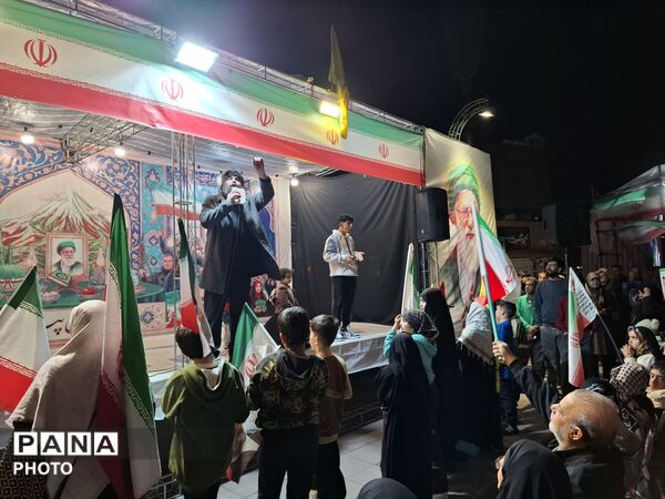 مردم شریف مشهد با شعار " هوا فضای سپاه، بزن به کاخ سیاه"  تاریکی شب‌ را روشن کردند