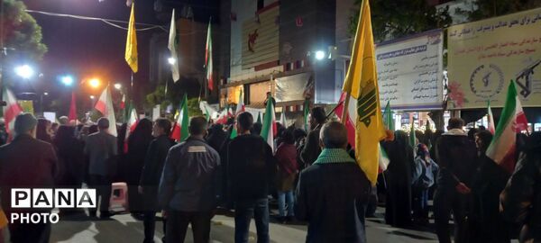 یکپارچگی مردم ملایر در شب؛حمایت از وطن،انقلاب 
