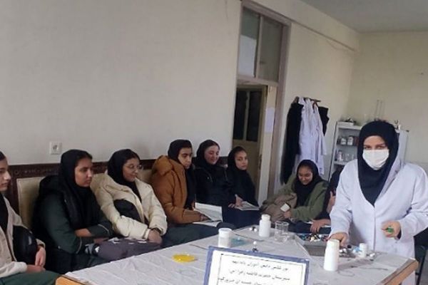 بازدید دانش‌آموزان فیروزکوهی از پژوهش‌سرای شهدای هسته‌ای 