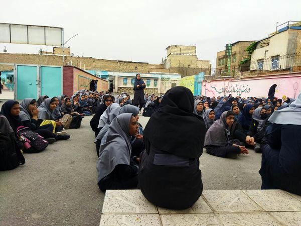 مراسم تجلیل از دانش آموزان جشنواره خوارزمی در دبیرستان عصمتیه 