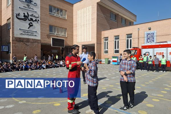آموزش نکات ایمنی آتش‌نشانی در آموزشگاه معارف ۶